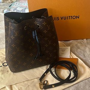 💰SOLD!!!💰LV Neonoe noir 😍